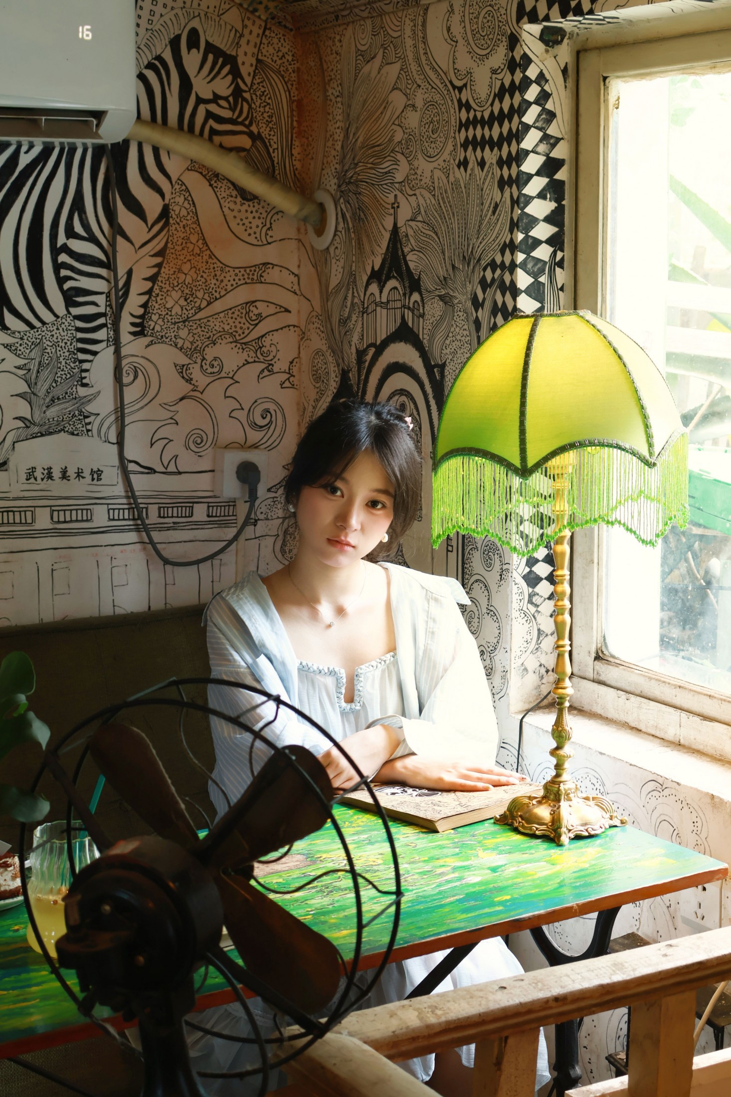 雪雪2233 – 《咖啡馆随拍》[21P]-蜜私库