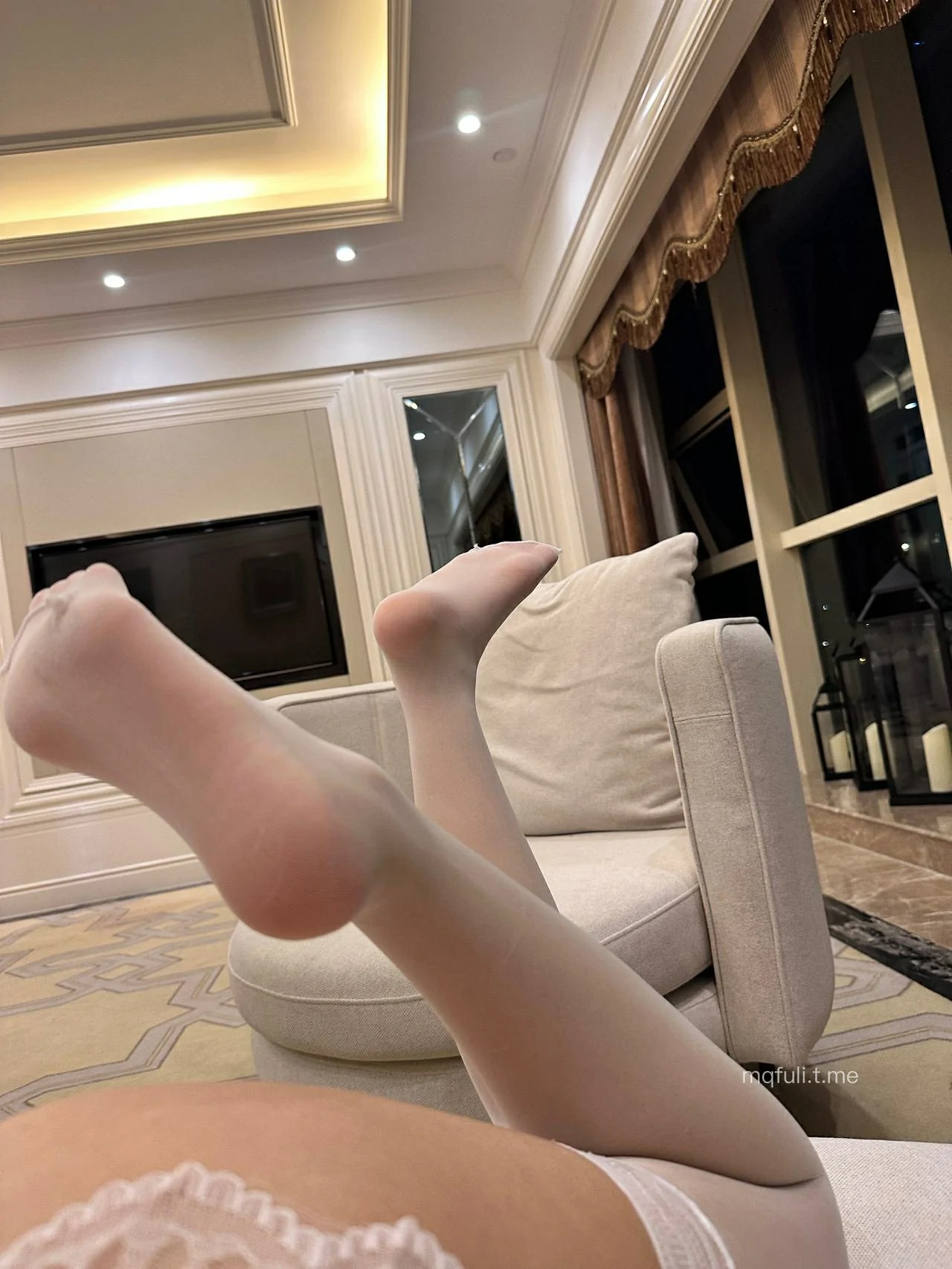 纯欲伊 – 私摄自拍图包 [18P]-蜜私库